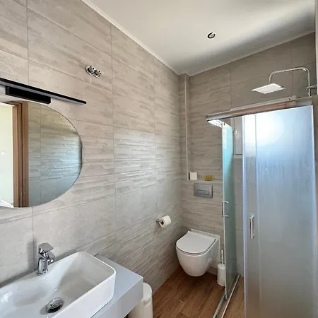 διόνυσος 2* Λιμένας